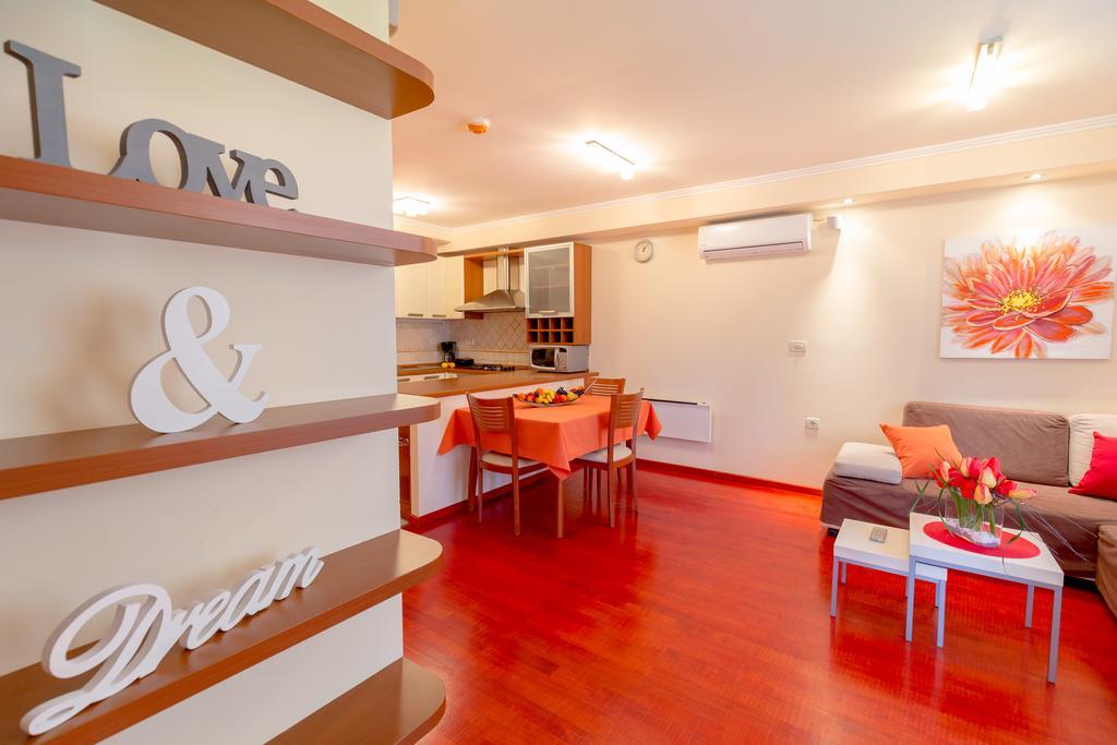 Leona & Borna'S Central Lapad Suites ドゥブロブニク エクステリア 写真