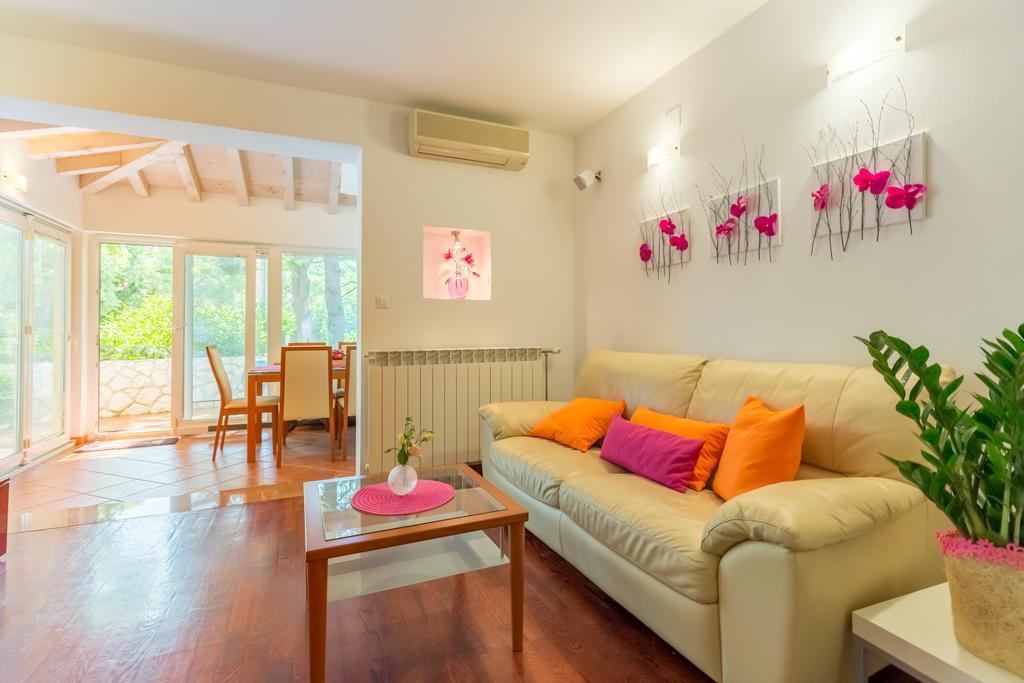 Leona & Borna'S Central Lapad Suites ドゥブロブニク エクステリア 写真