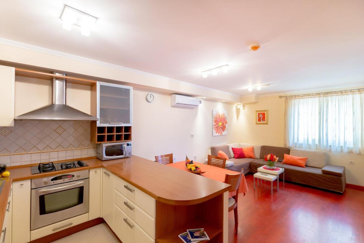 Leona & Borna'S Central Lapad Suites ドゥブロブニク エクステリア 写真