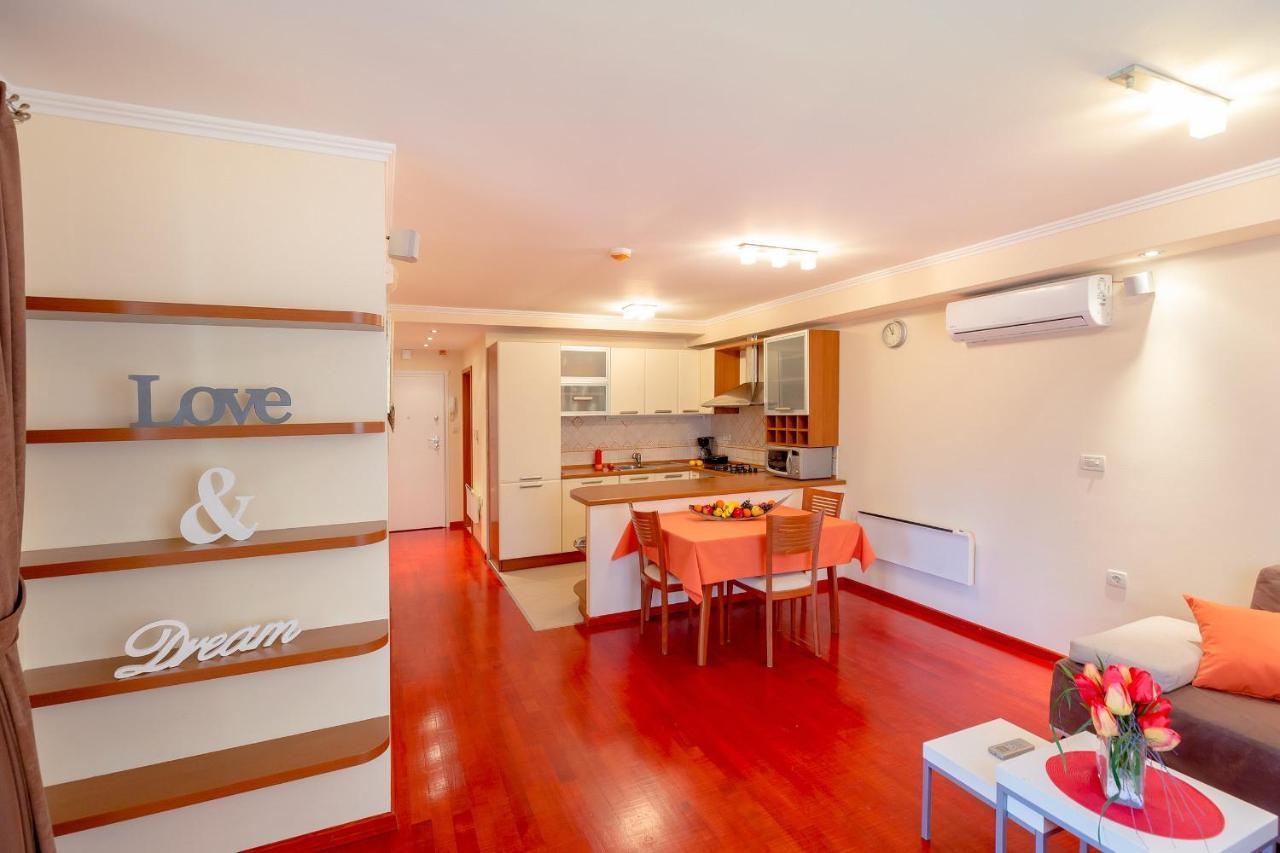 Leona & Borna'S Central Lapad Suites ドゥブロブニク エクステリア 写真